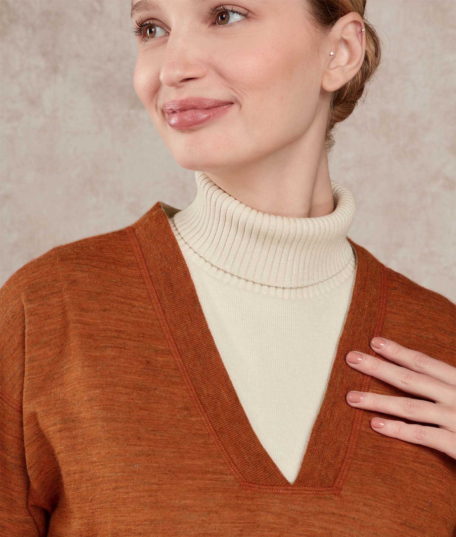 Basic Vee Neck Alpaca-Cotton Sweater - Image 4