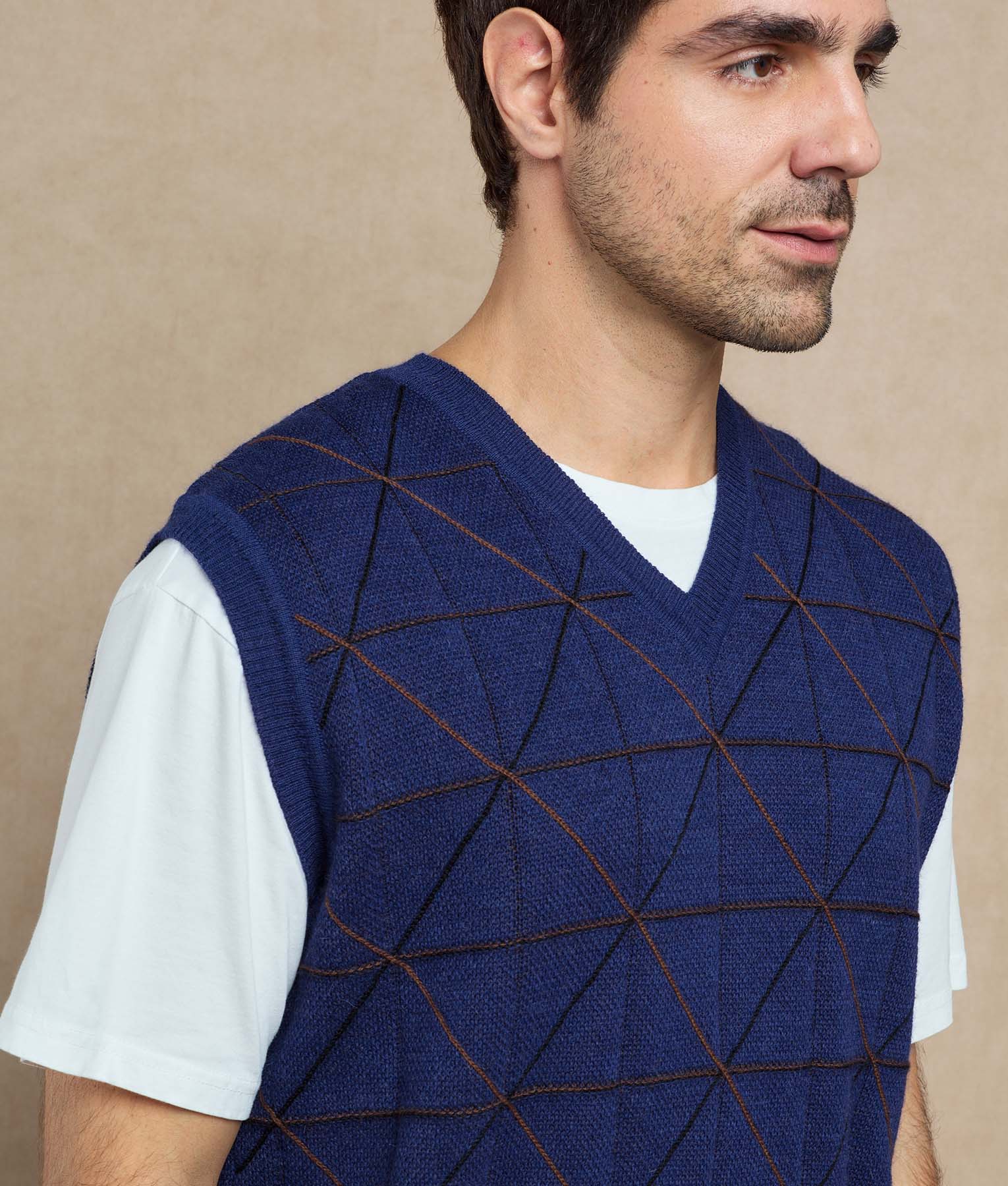 Embroidered V Neck Vest - Image 3