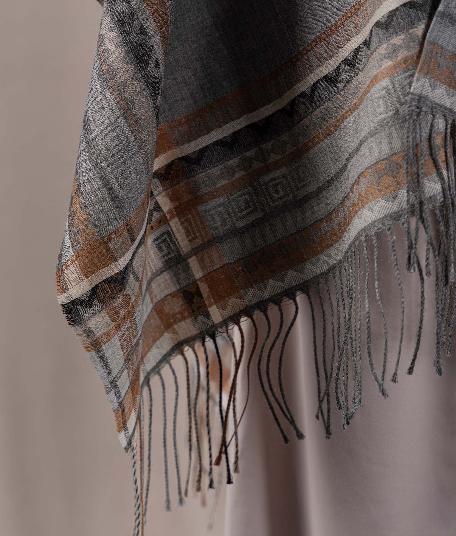 Jacquard El Pueblo Cape - Dark Heather Grey - Image 3