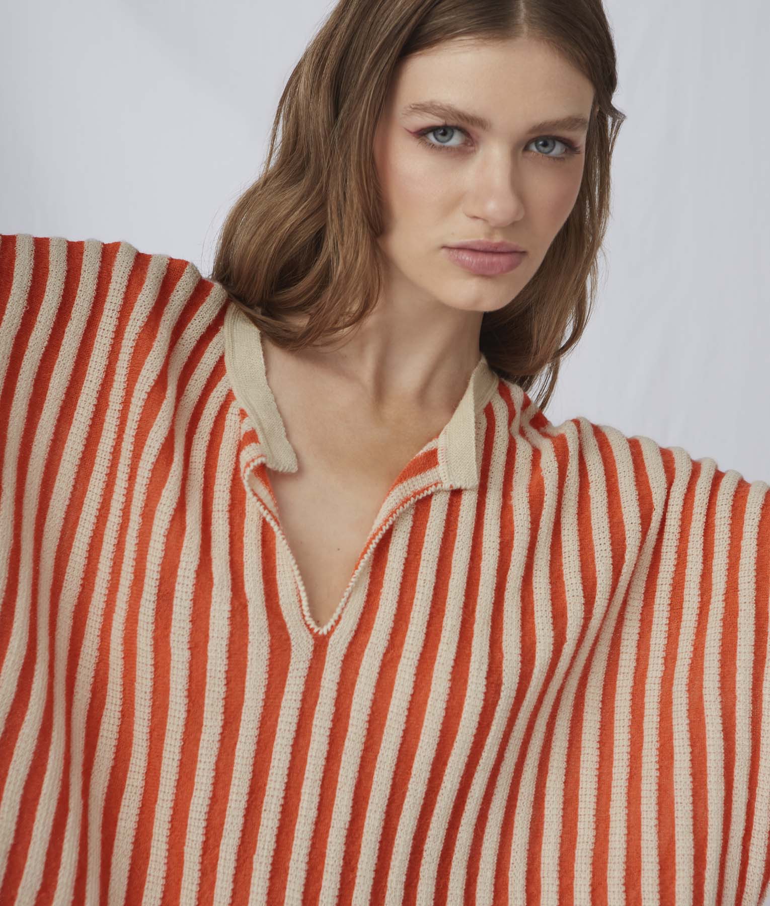 Las Rayas Poncho - Winter White And Camellia - Image 3