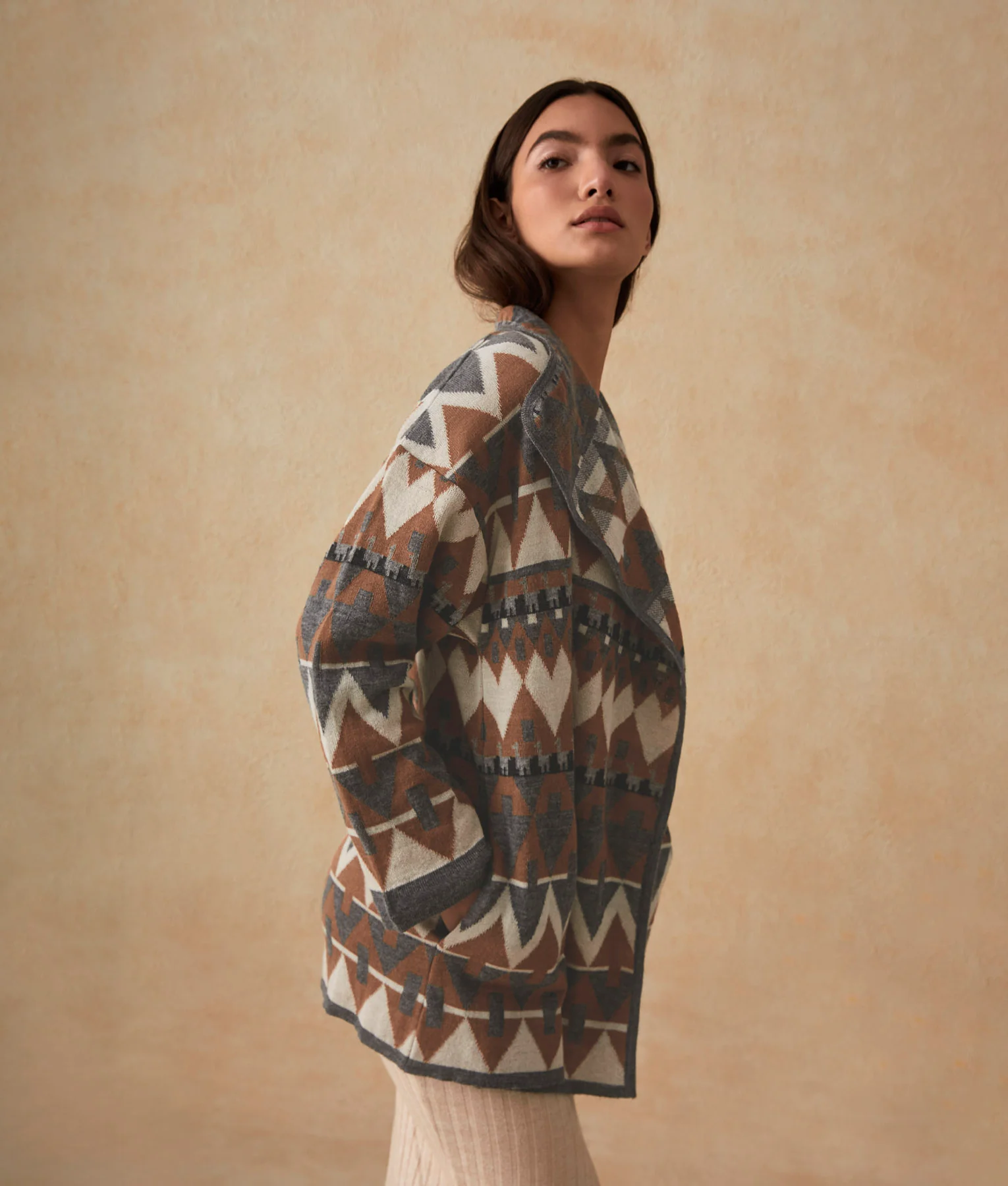 Long Reversible Jacquard Cardigan - Image 2