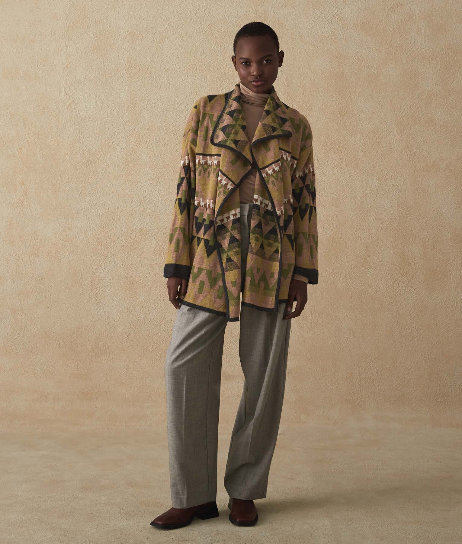 Long Reversible Jacquard Cardigan - Image 4