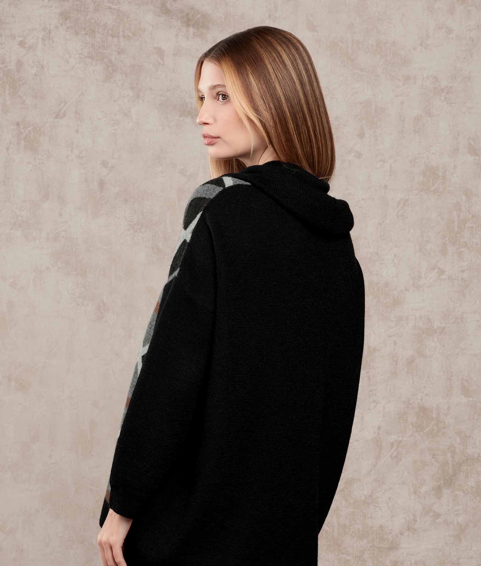 Loose Poncho And Collar - Black And Titanium Gray - Image 3