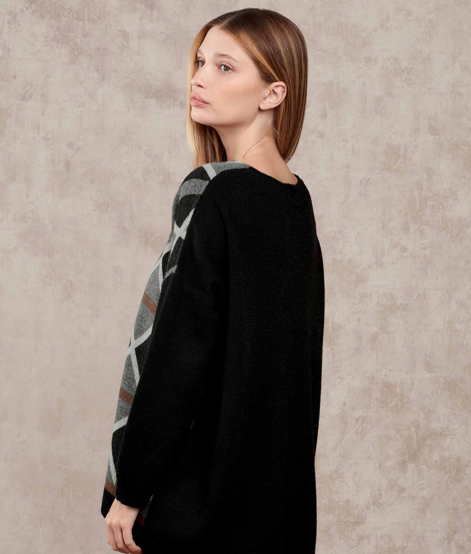 Loose Poncho And Collar - Black And Titanium Gray - Image 4