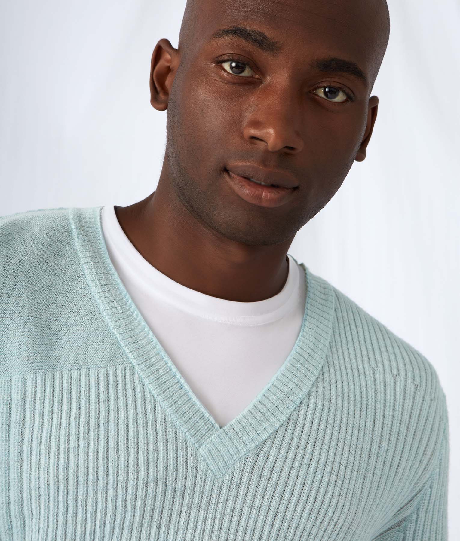 Men's Vee Neck Heavy Rib Sweater - Image 3