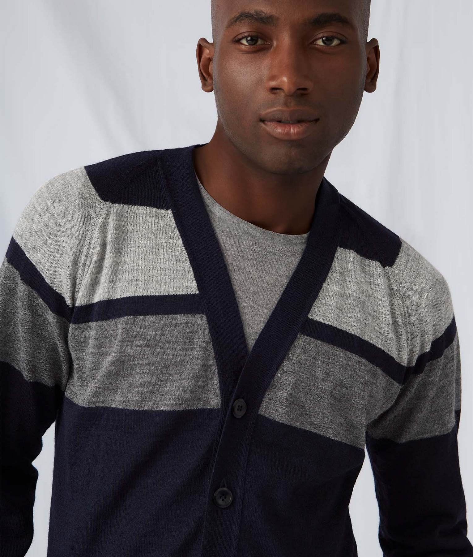 Men's Intarsia V-Neck Cardigan - Image 4