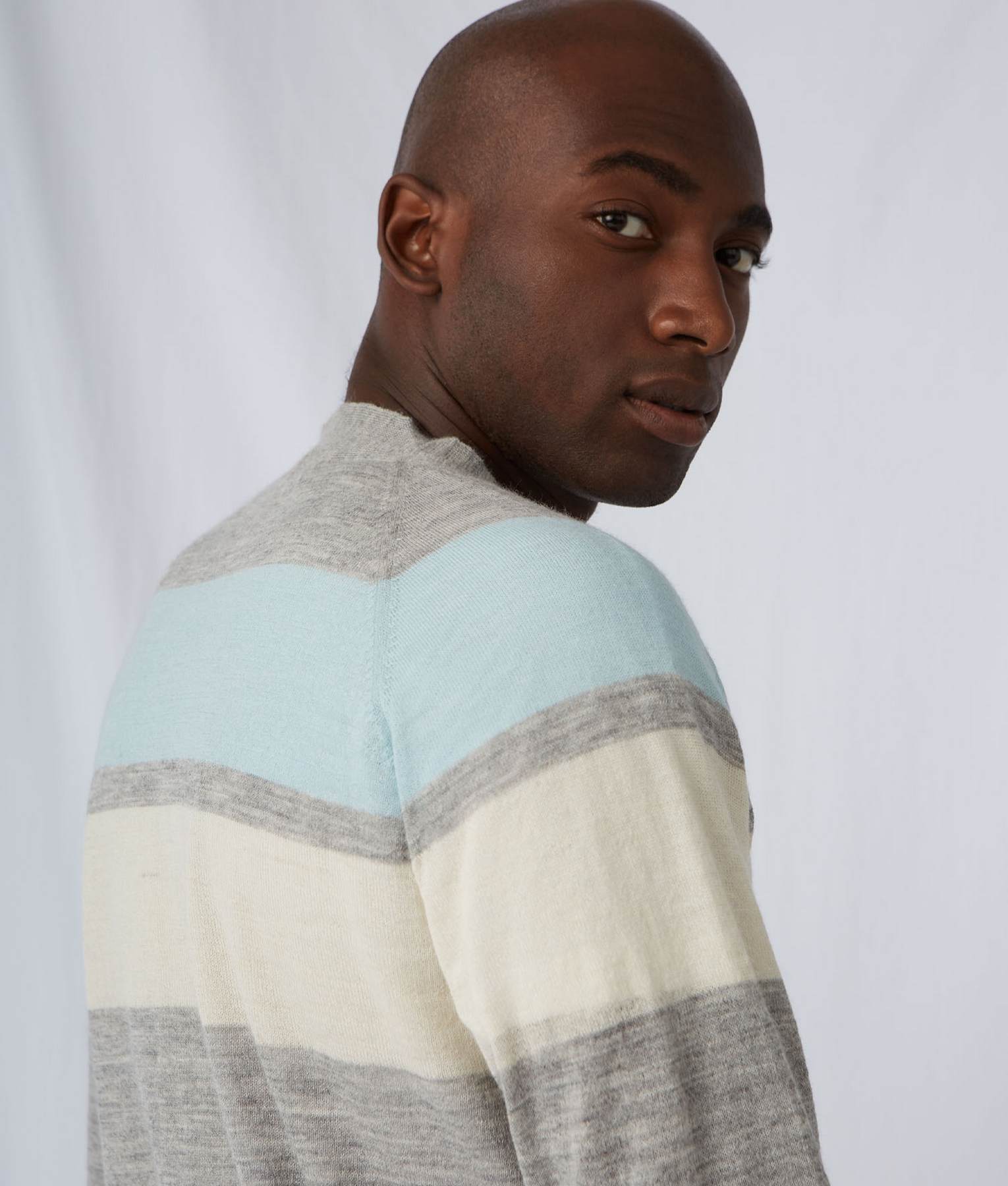 Men's Intarsia V-Neck Cardigan - Image 5
