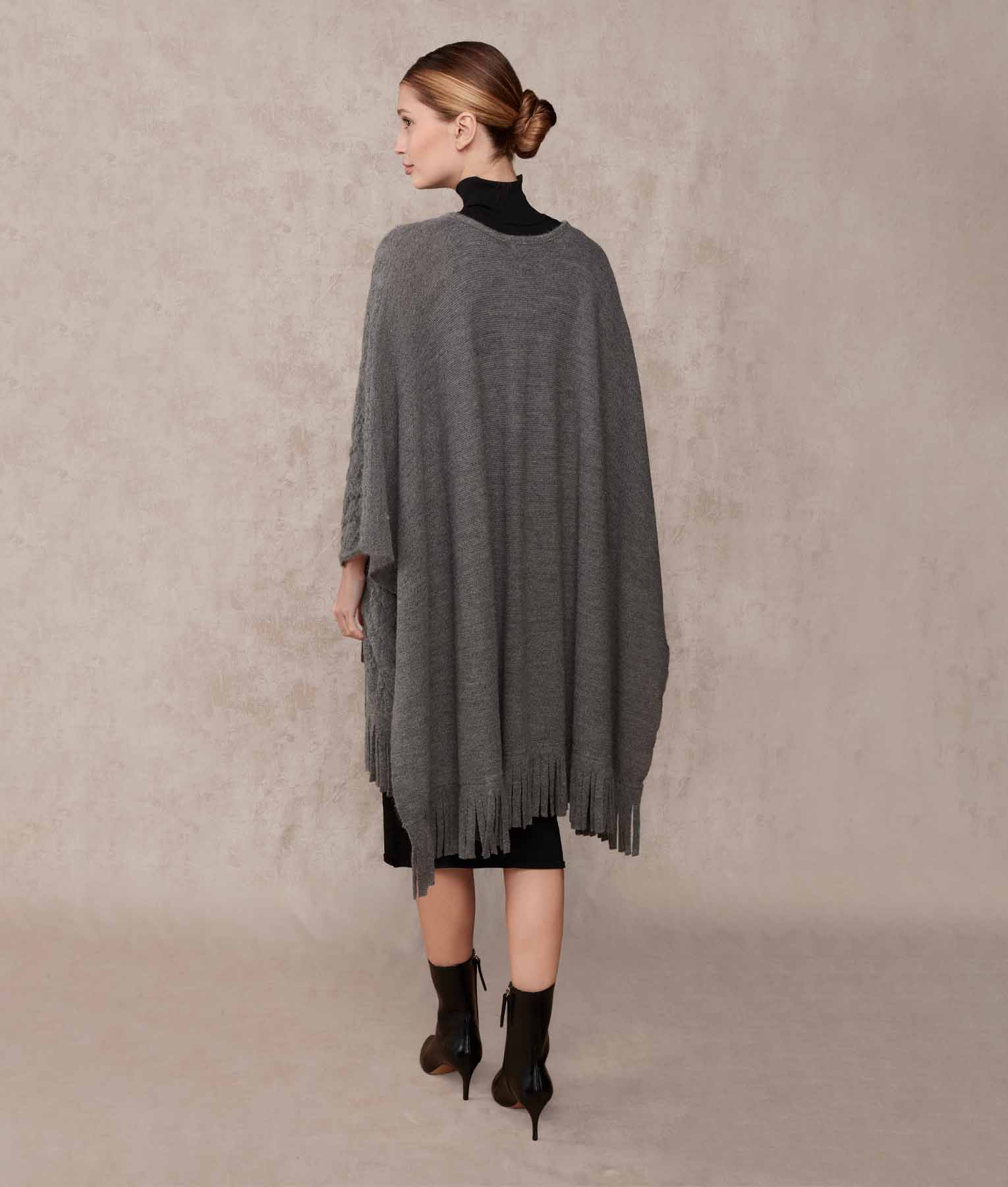 Poncho Cazador - December Sky Grey - Image 4